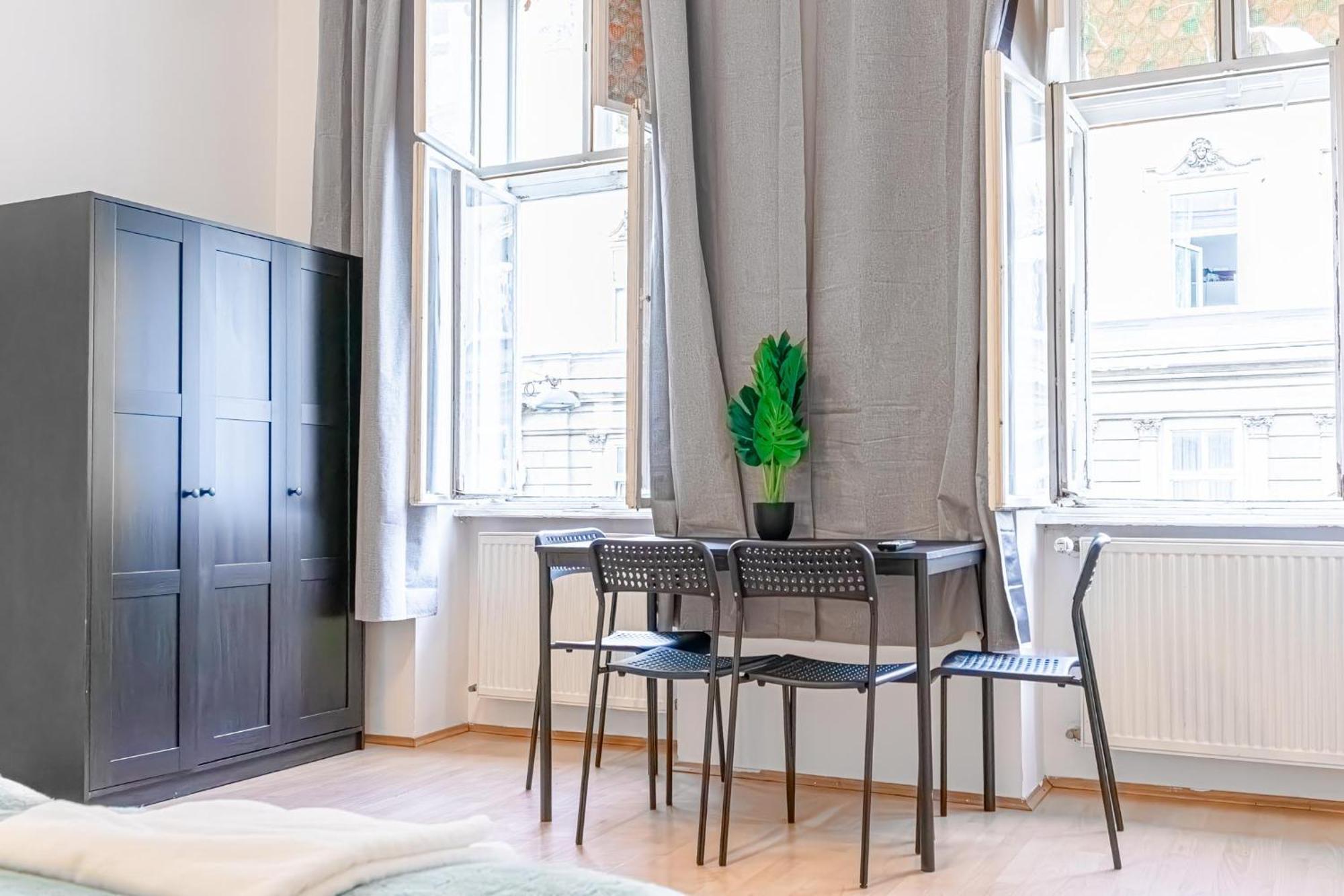City-Linked 2Br Apartment Near Wiener Stadthalle Viena Exterior foto