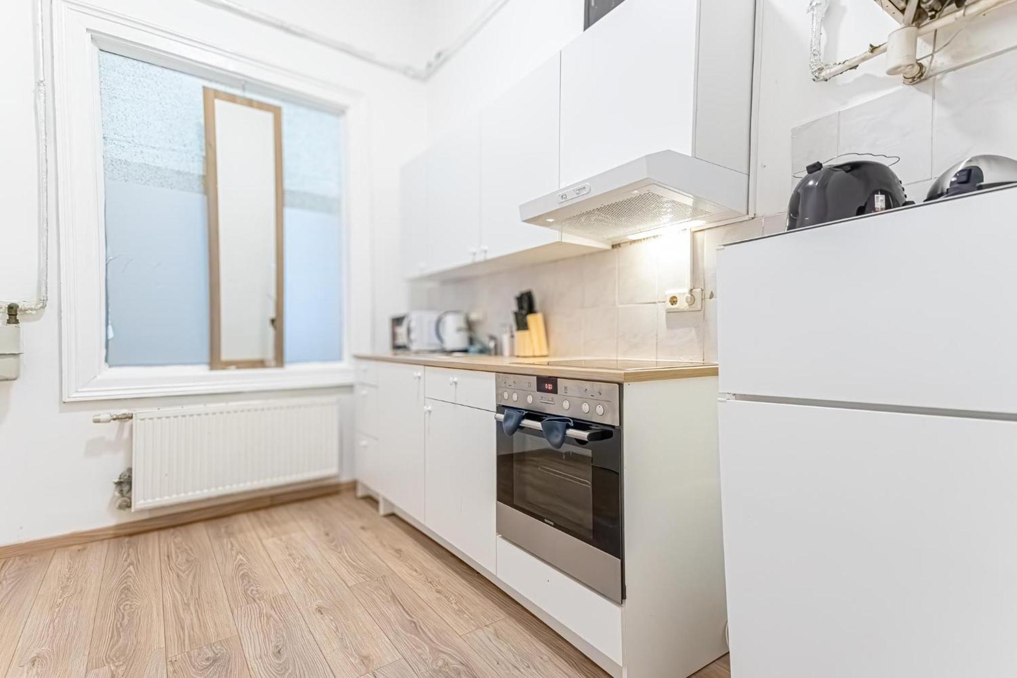 City-Linked 2Br Apartment Near Wiener Stadthalle Viena Exterior foto