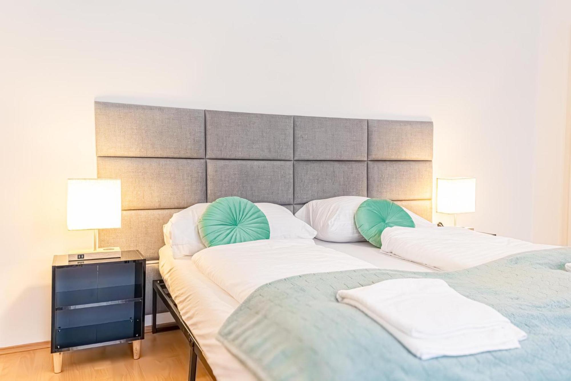 City-Linked 2Br Apartment Near Wiener Stadthalle Viena Exterior foto